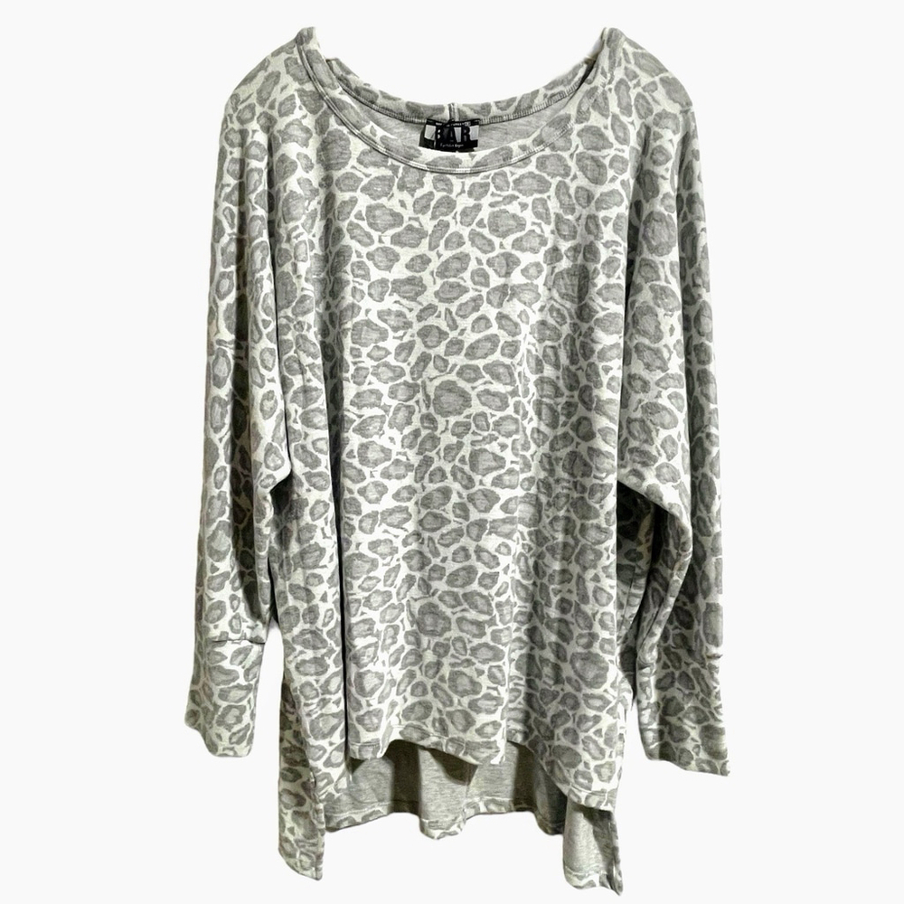 BAR by Melis Kozan Womens M Top Animal Print Long Sleeve Soft Gray MSRP $110 NWT